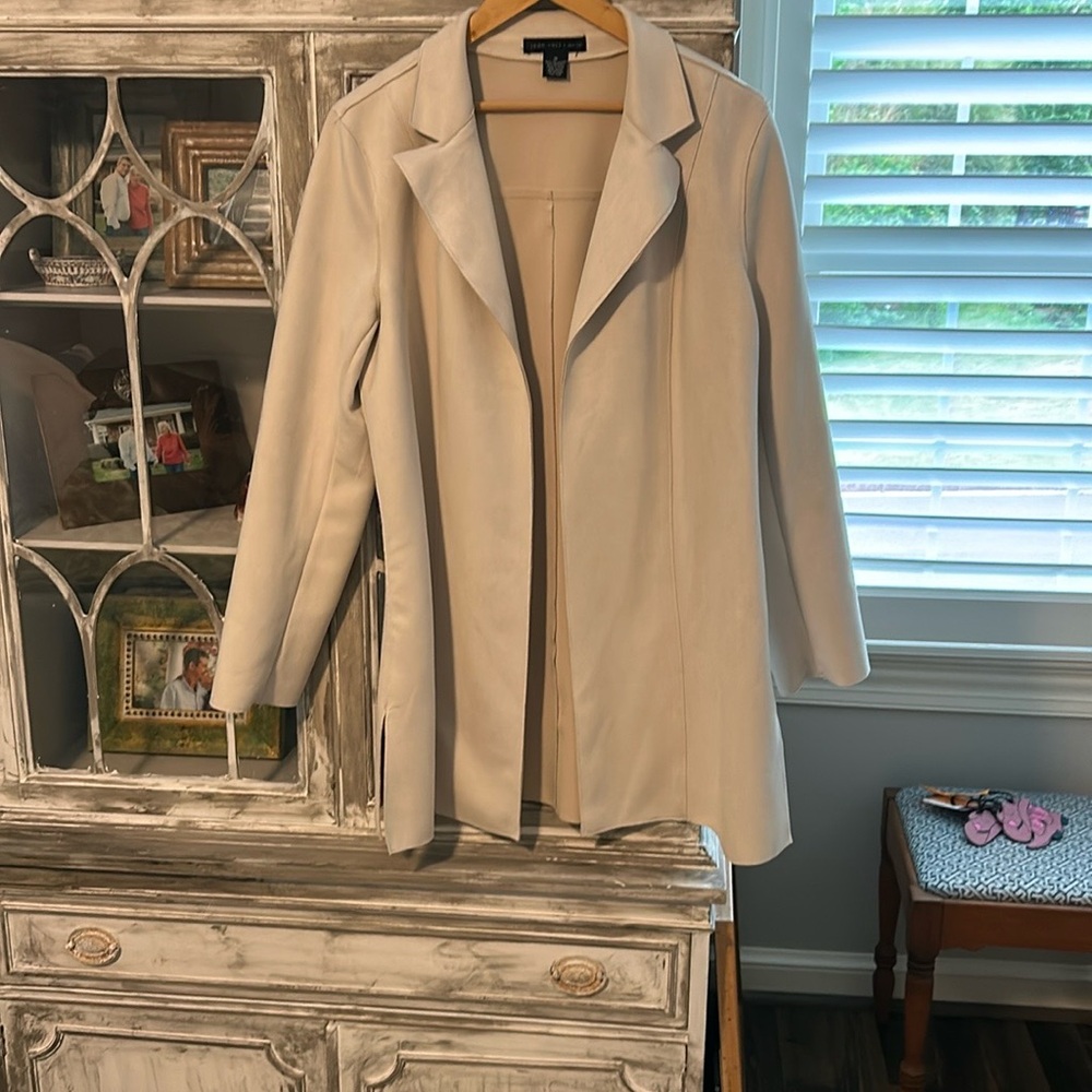 Joan Voss Elegant Cream Women's Jacket, Size Medium